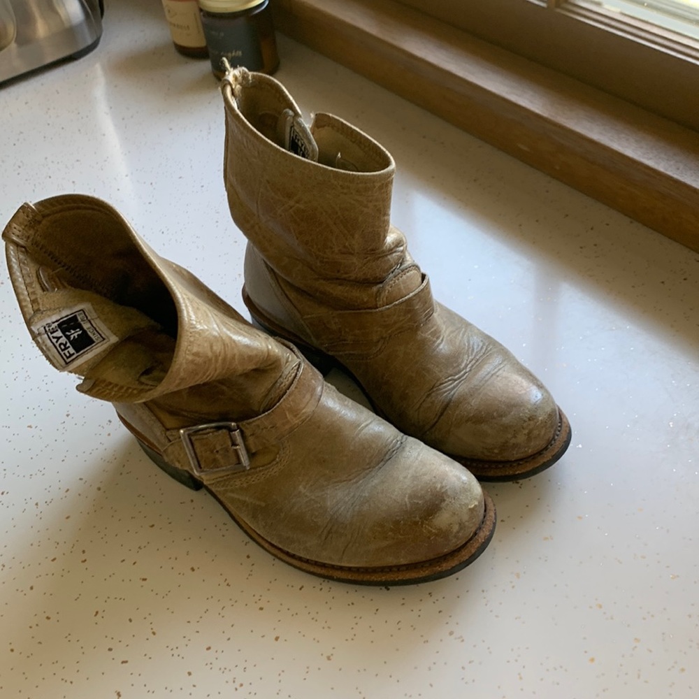 Frye Veronica Short Leather Buckle Slouchy Ankle Boots Sz 7 Pre-Loved